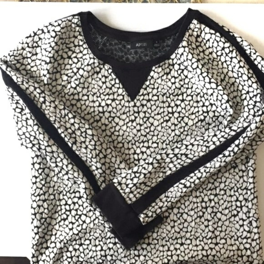 Apt 9 Black White Pullover Sweater Small